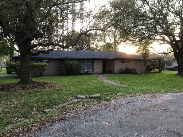 2335 Crescent Dr, Groves, TX 77619