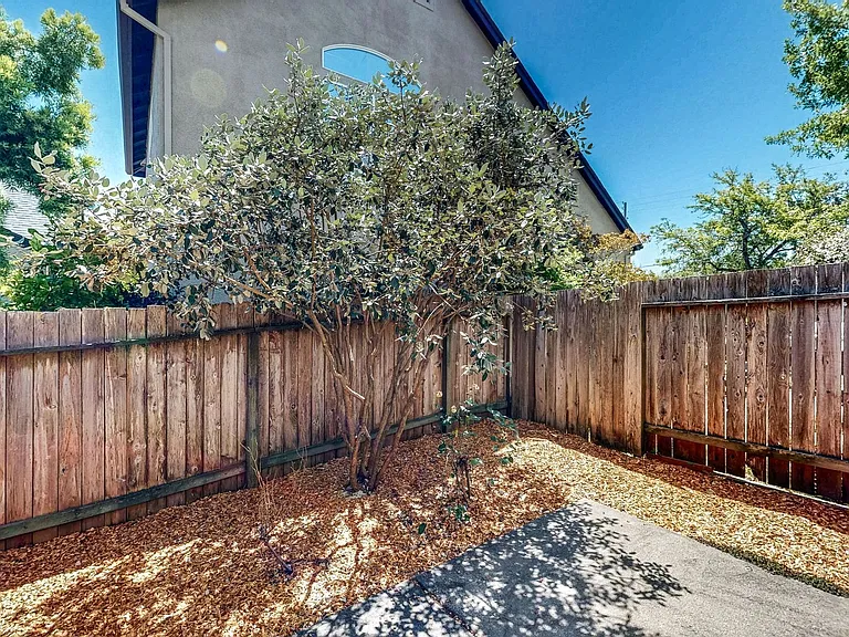 1211 Hidden Creek Pl — Photo 20