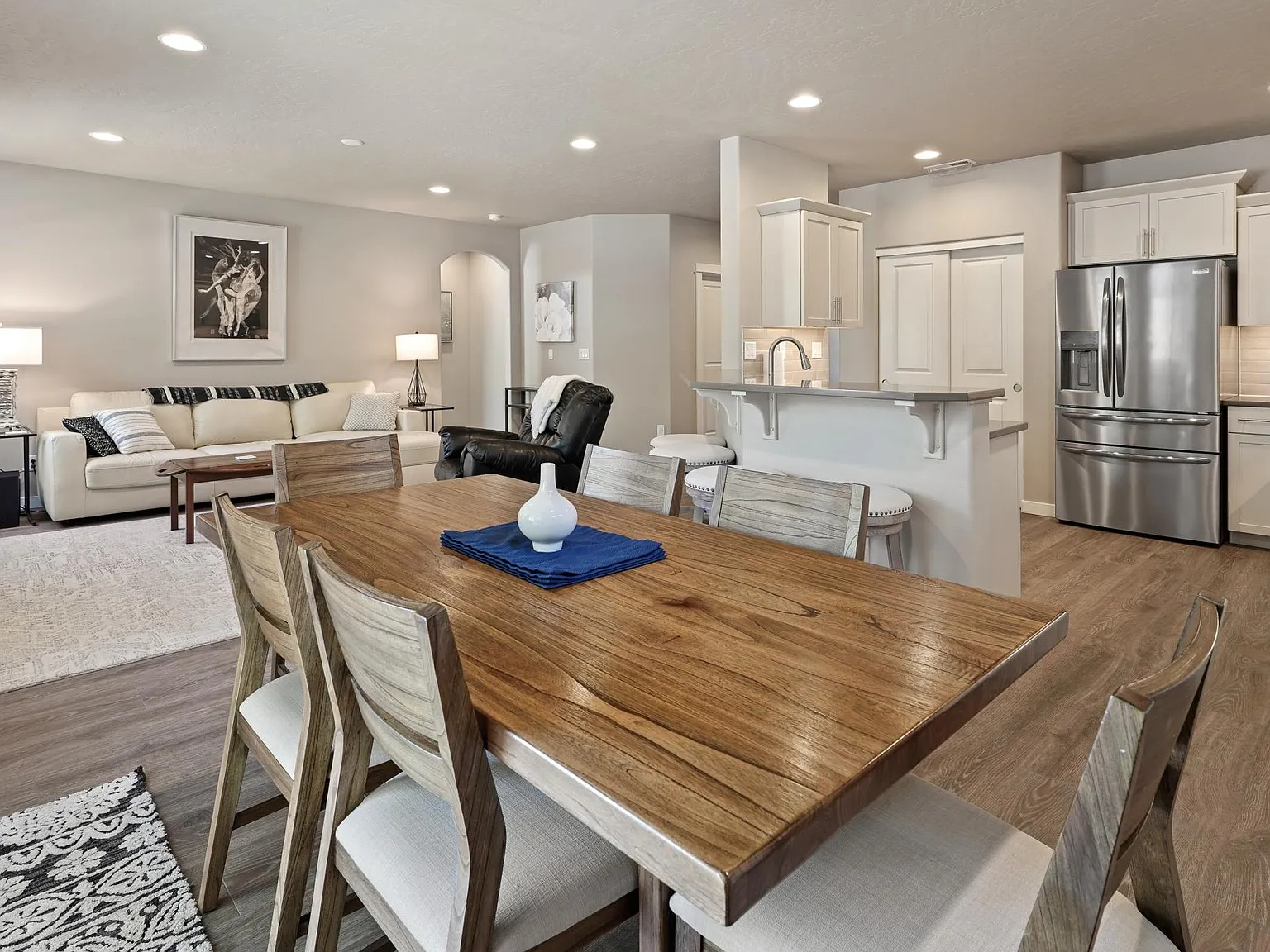 3 bed, 1800 sqft, $3,350 — Photo 1