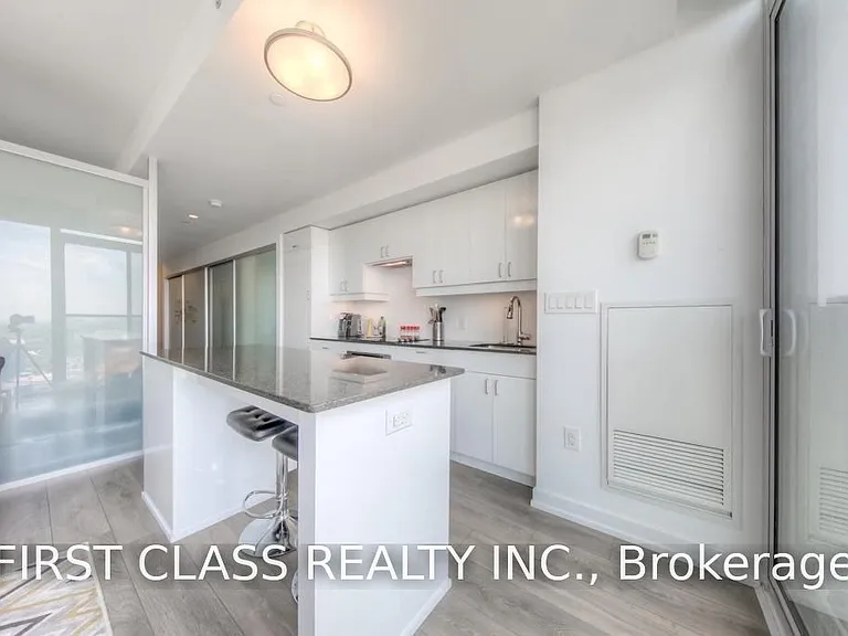 426 University Ave #1901 — Photo 17