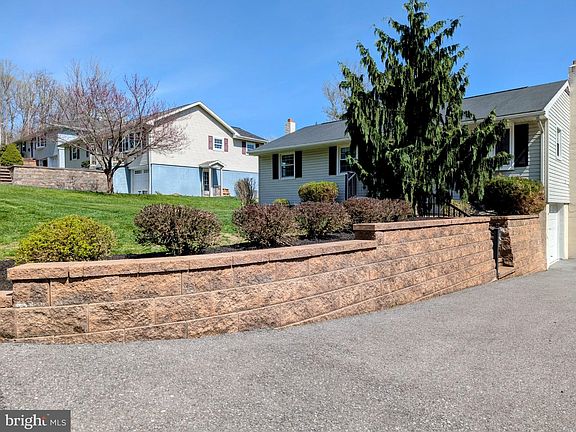 5th image of 797 Hench St
