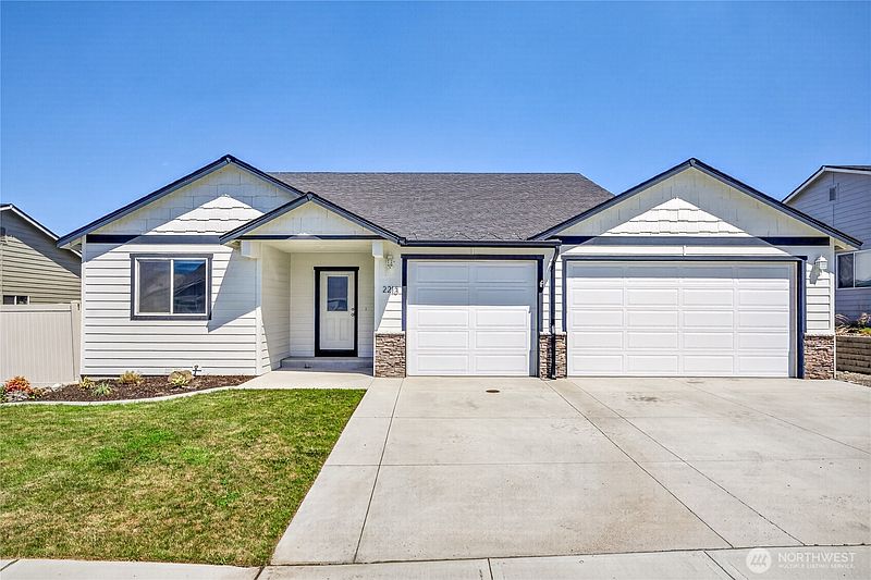 3rd image of 2213 2nd Street SE