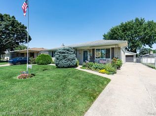 35558 Remington Dr, Sterling Heights, MI 48310
