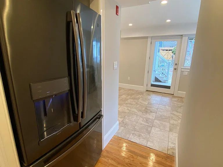 96 Webster St #B — Photo 16