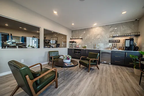 Oaks Place Photo 1