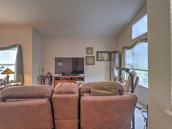 3rd image of 276 Los Arboles Ct