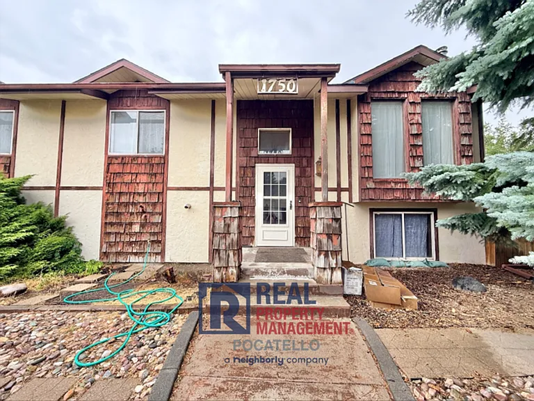 1750 Lancaster St — Photo 30