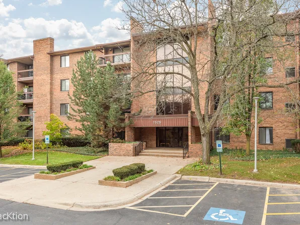 7525 Nantucket Dr APT 207, Darien, IL 60561