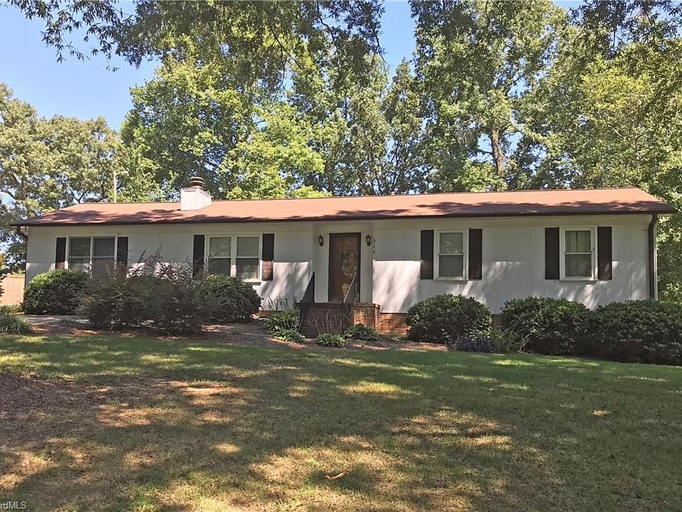 1st image of 324 Oakwood Cir