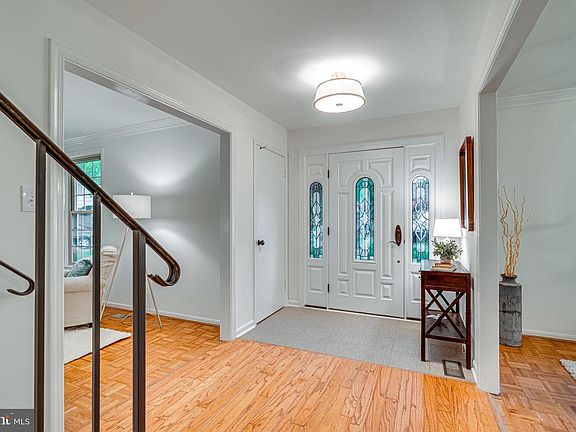 3rd image of 10152 Bessmer Ln