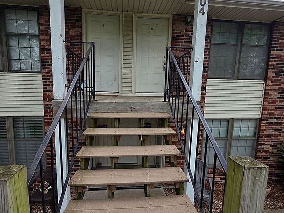 3rd image of 304 NE Forest St Unit B