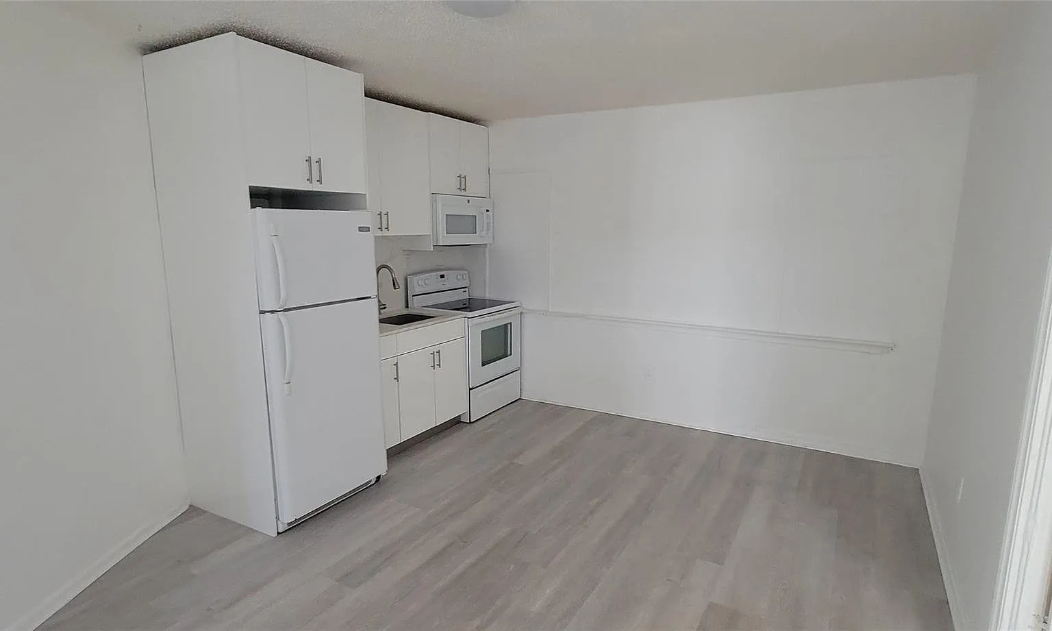 1 bed, 1.0 bath, 2175 sqft, $1,425 — Photo 2