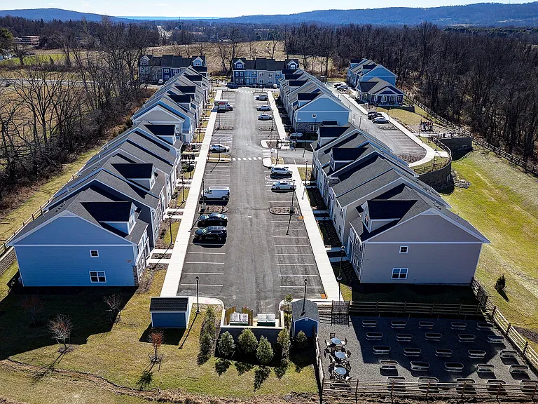 Clinton Woods Apartments — Photo 4