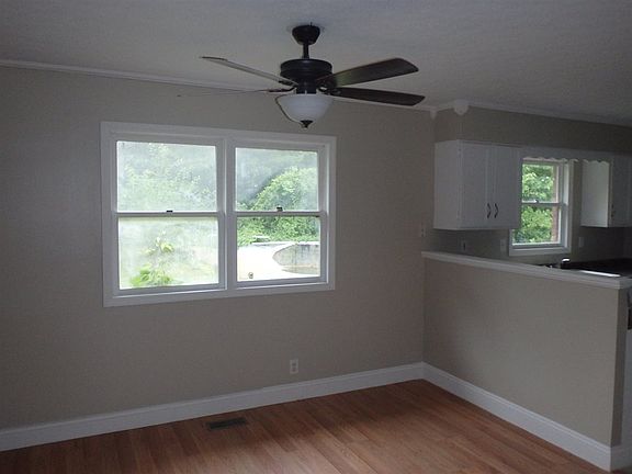 3rd image of 7266 Edgedale Dr
