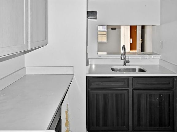 5th image of 2301 Edenborn Ave APT 303