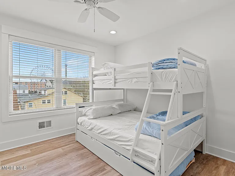 53 Sheridan Ave — Photo 24