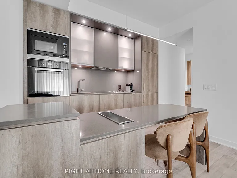 11 Yorkville Ave #2113 — Photo 14