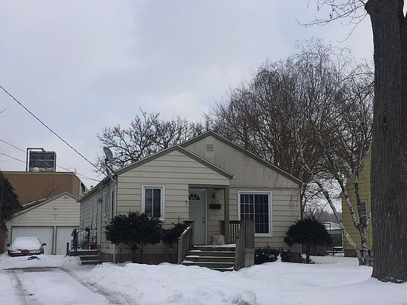 3rd image of 2122 Nelson Ave SE