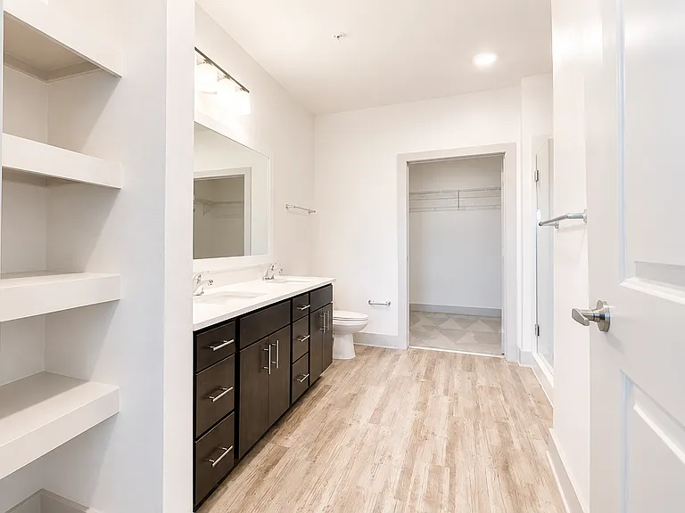 Azalea Bay Apartments — Photo 42