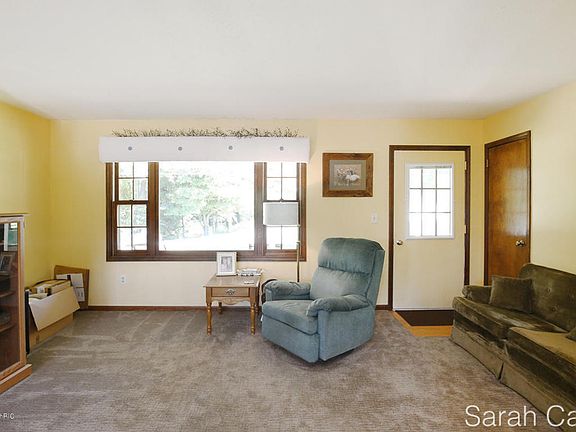 5th image of 2672 Leonard St