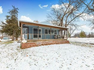 2410 N Shore Dr, Moline, IL 61265