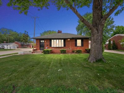 20221 E Eleven Mile Rd, Saint Clair Shores, MI, 48081