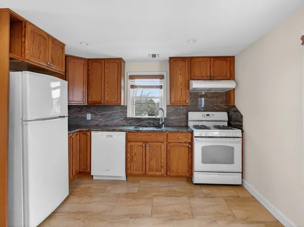 256 Royal Ave, Mineola, NY