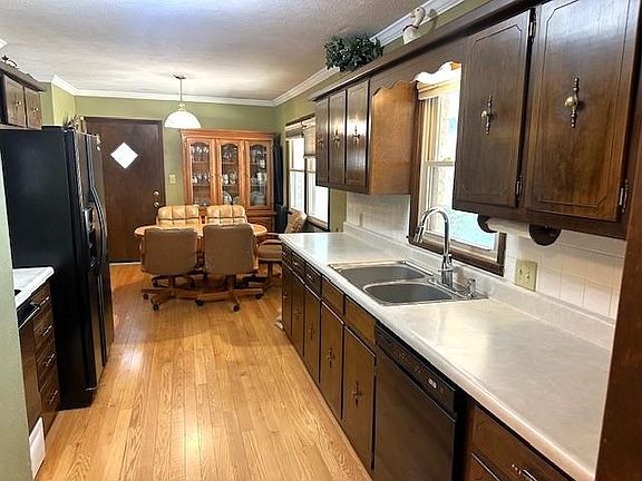 5th image of 2375 Edward St