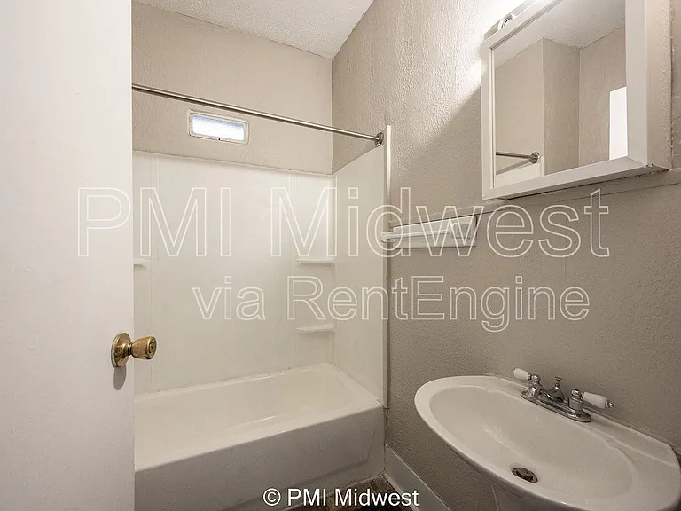 130 N Gladstone Ave — Photo 26