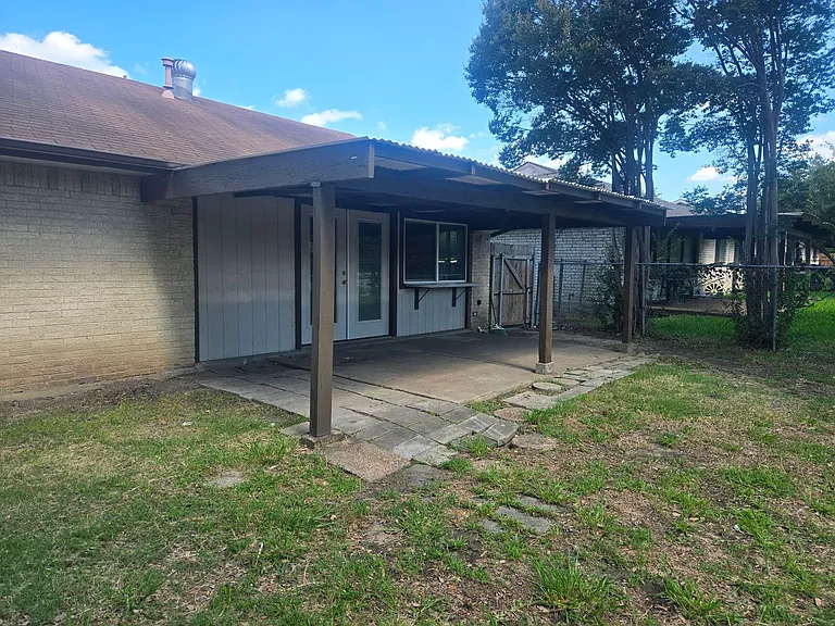 734 Spring Lake Dr — Photo 3