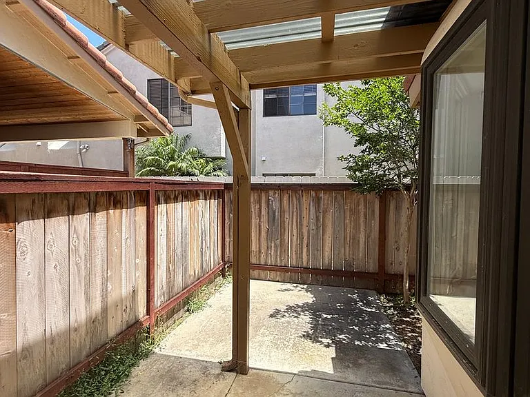 1854 Missouri St — Photo 23