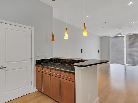 5th image of 151 E Washington St #3CPH-3C