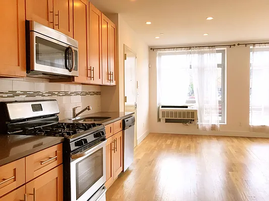 Rented by Rapid Realty Cobble Hill | media 32
