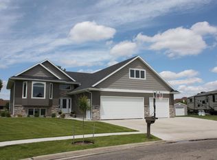 1709 Norwood Dr, Aberdeen, SD 57401
