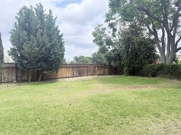 1410 Encino Ave — Photo 5