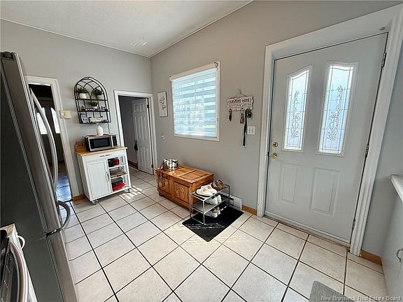 5th image of 565 Saint Simon St