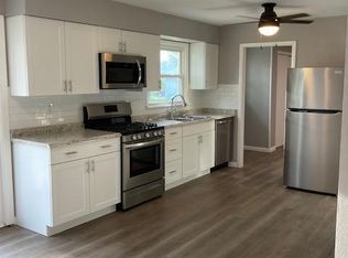 8 Redwood Dr, Centralia, IL 62801