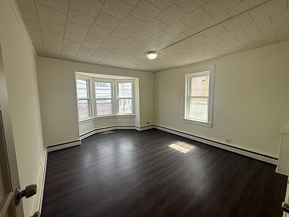 4th image of 113 W Main St
