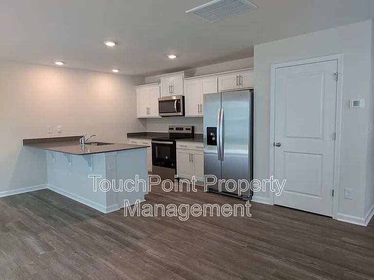5132 Hyrule Dr — Photo 2