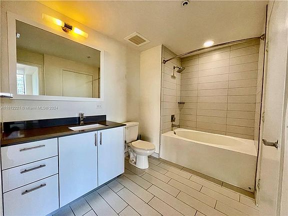 3rd image of 999 SW 1st Ave APT 3303