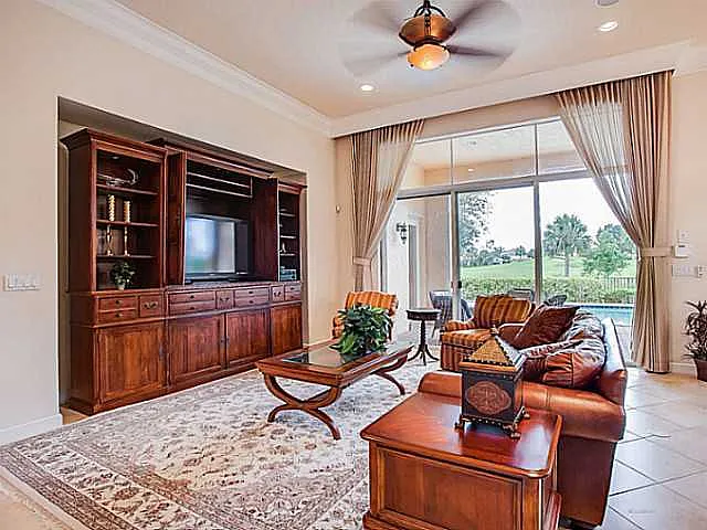 3 bed, 3.5 bath, 3270 sqft, $28,750 — Photo 3