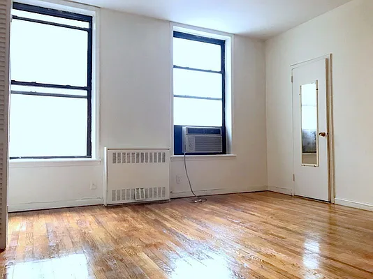 Rented by Salizzoni Realty | media 13
