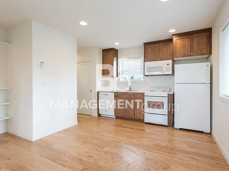 4038 NE Garfield Ave — Photo 8
