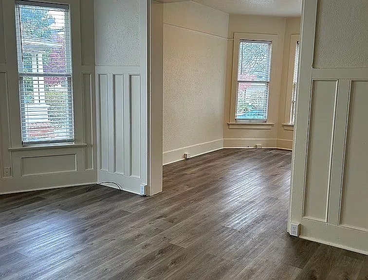 484 Van Buren St #1 — Photo 11