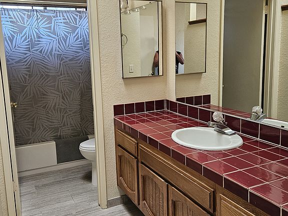 5th image of 521 Calle Grande Cir