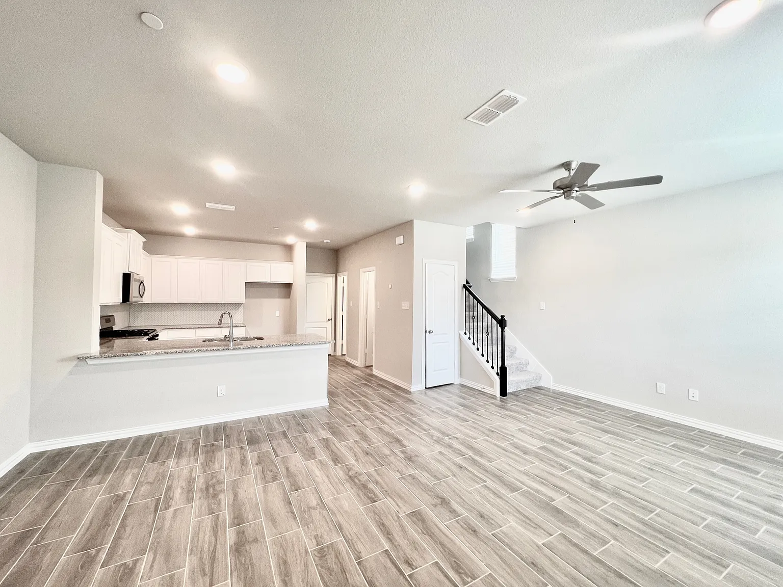 3 bed, 1794 sqft, $1,900 — Photo 2