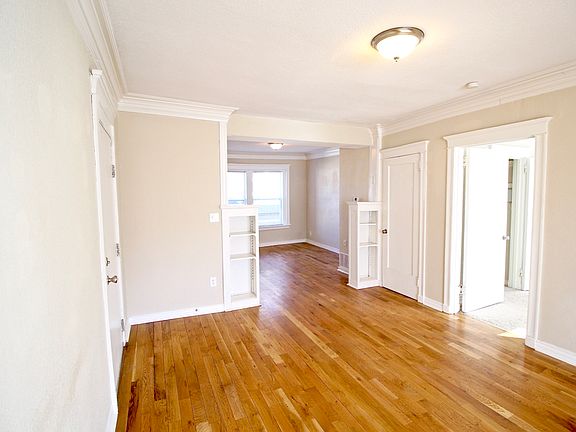 4th image of 912 E 39th St APT 3W