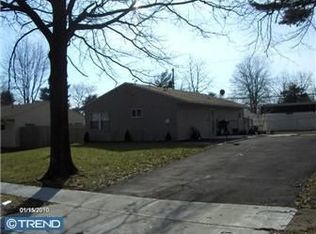 15 Gaping Rock Rd, Levittown, PA 19057