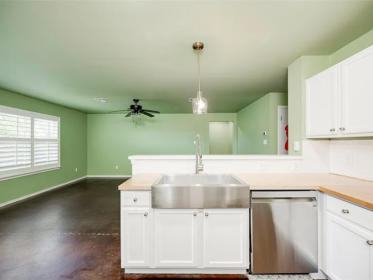 18325 Maxa Dr — Photo 12