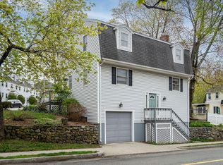 17 John St, Reading, MA 01867